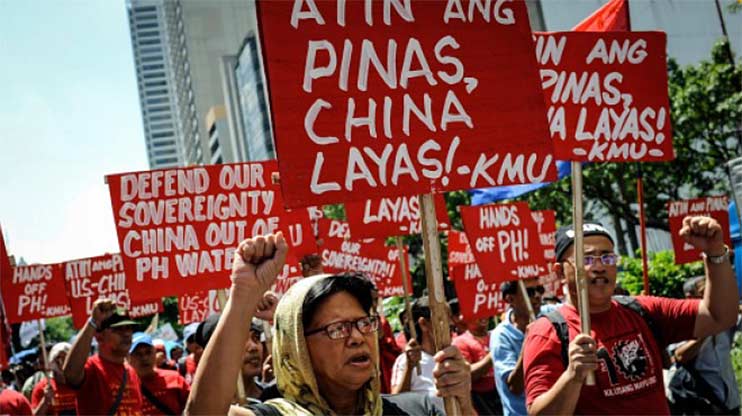 Anti China protesters at a rally in Manila against China's territorial claims. Dondi Tawatao